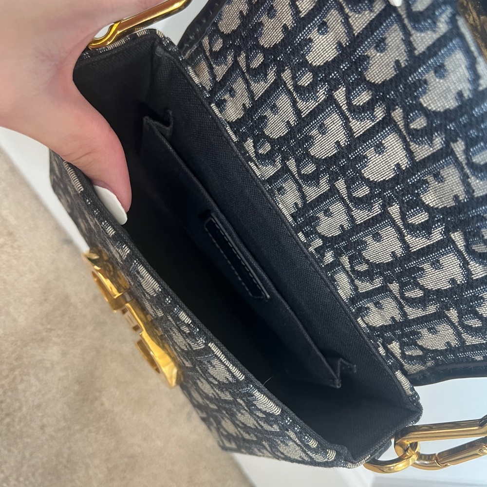 Small 30 Montaigne Bag
Blue Dior Oblique Jacquard - Picture 4 of 14